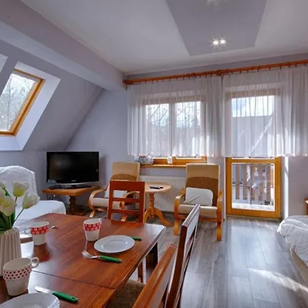Golden -bright And Cozy - Great Location &db11 Apartment